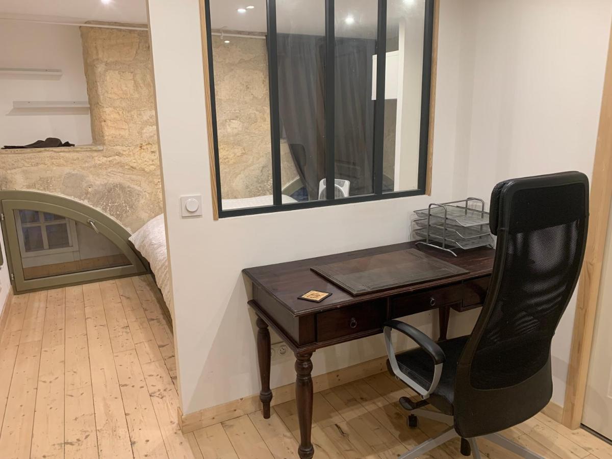 Chambre Avec Salle De Bain Et Cuisine Privee Centre Ville Historique Avec Climatisation Et Patio Bordeaux Bagian luar foto